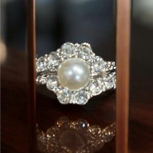 💥2/$24 or 3/$30💥 Elegant Silver Faux Pearl Stretch Ring